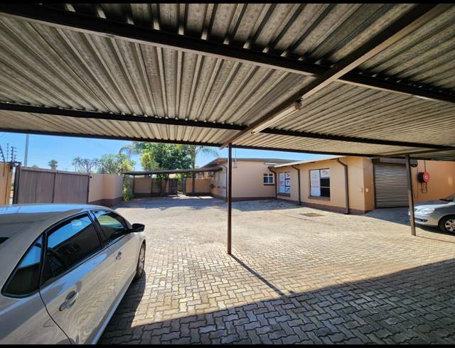 800M² WAREHOUSE FOR SALE IN EAST LYNNE